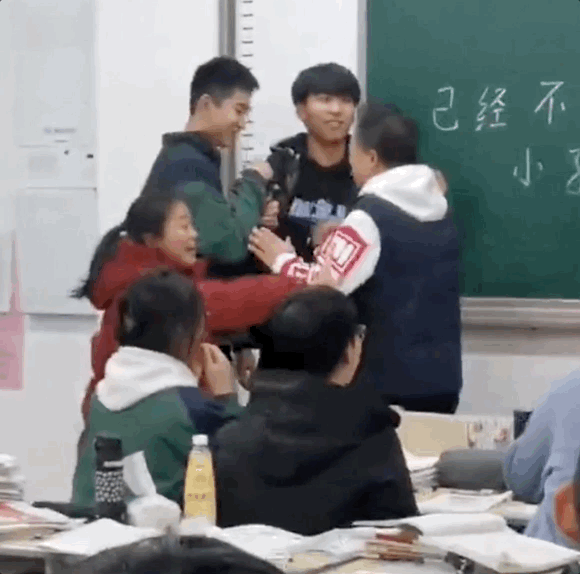 新华社、人民日报、央视新闻纷纷点赞徐州的这位老师和同学们！